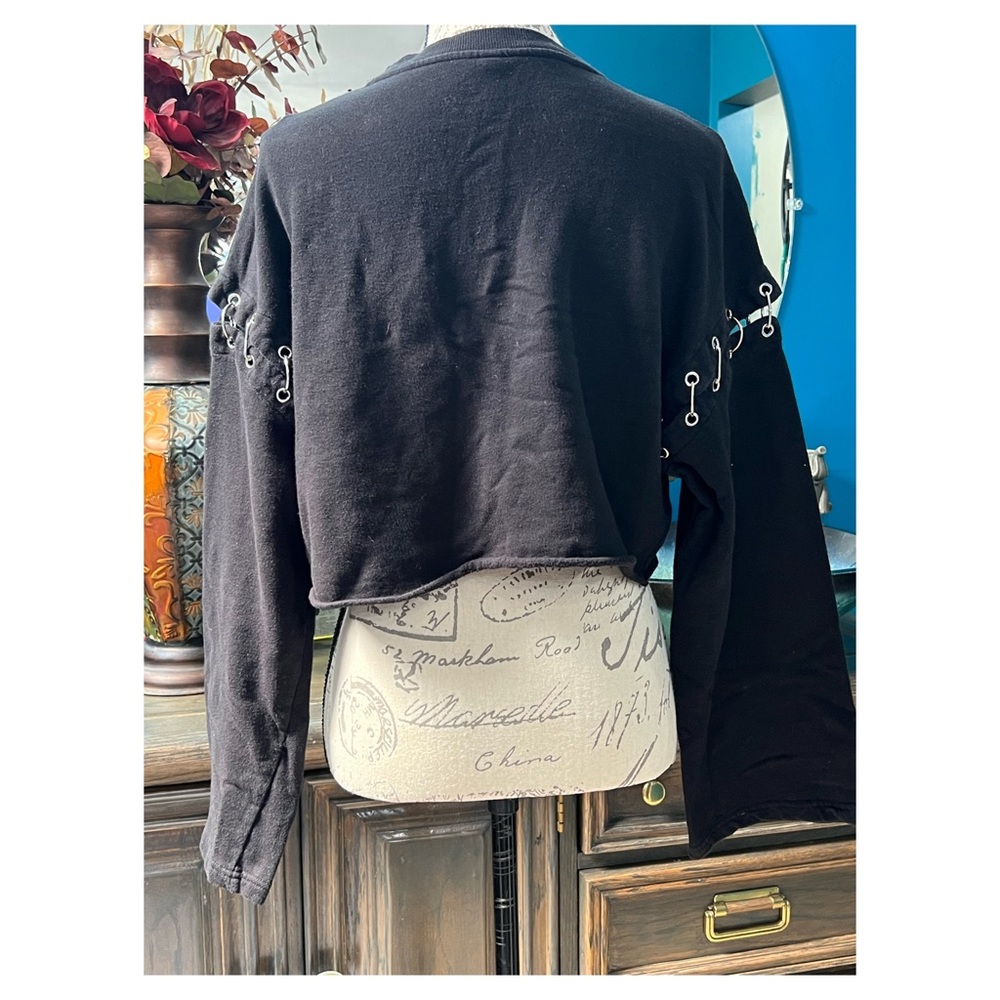 @Nunya_biz_nass H&M Divided Sweatshirt #M194802 - Picture 2 of 3